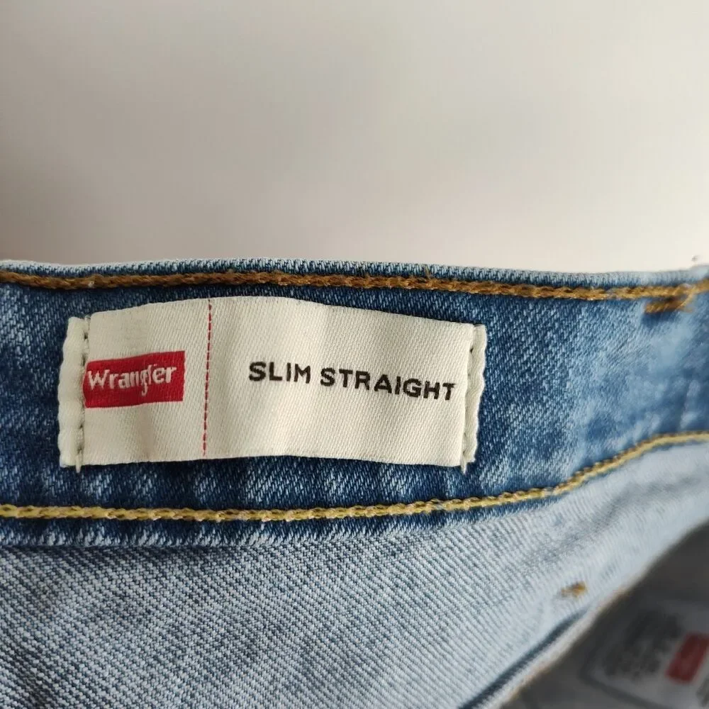 🔥🔥🔥Wrangler Men's Jeans, Size‎ 36x30, Slim Straight, Light Blue🔥🔥🔥